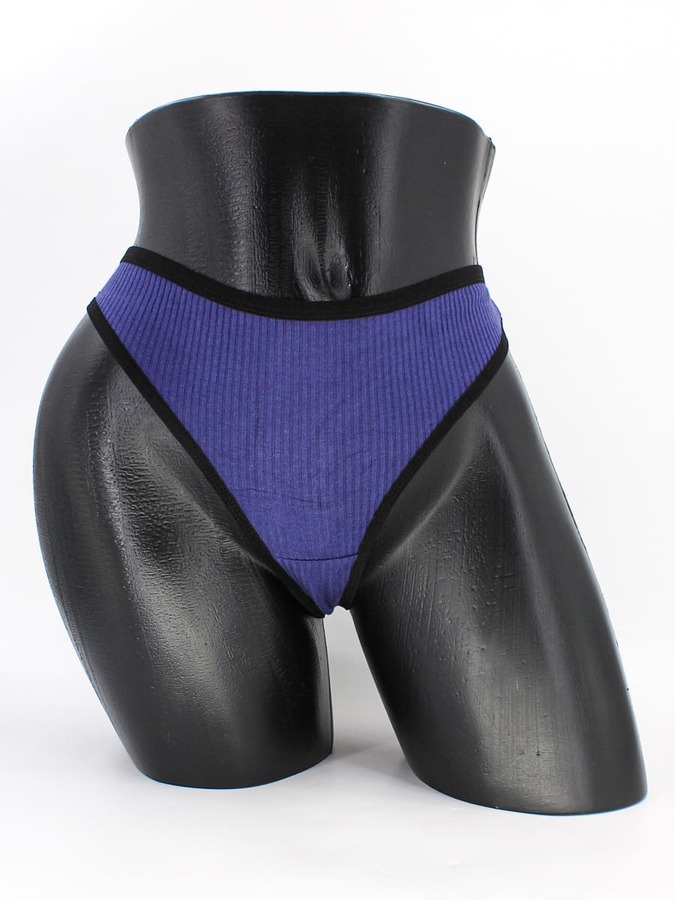 Стринги в рубчик с черной полоской