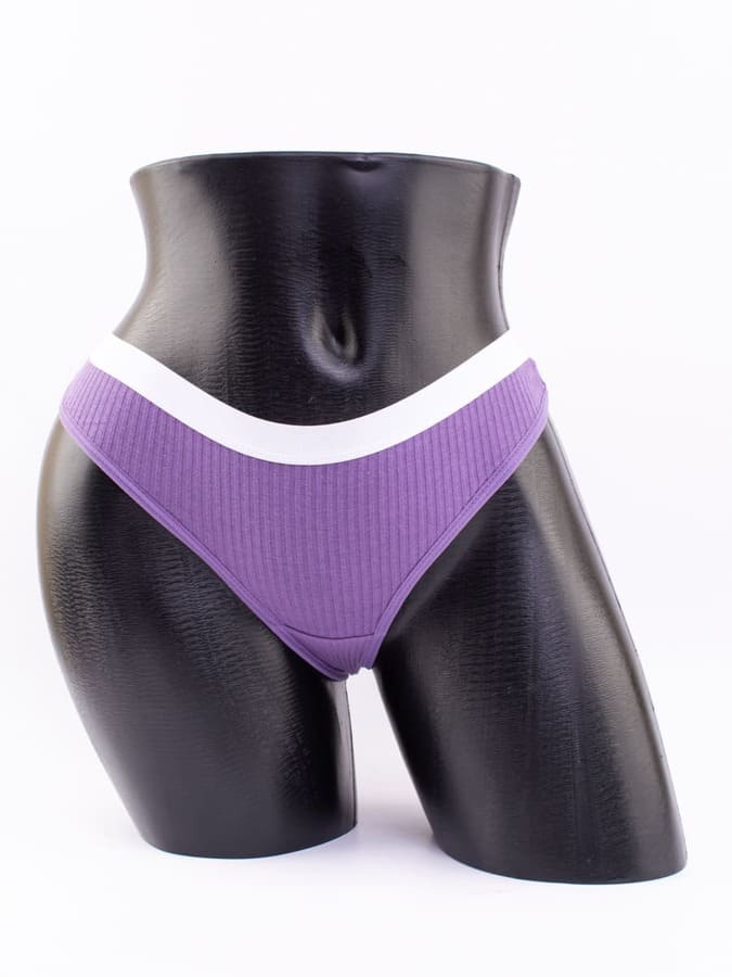 Стринги в рубчик с белым поясом