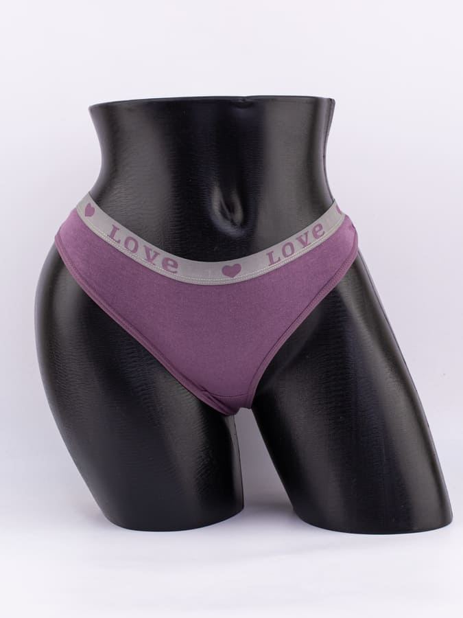 Стринги с эластичным поясом с надписью "love"