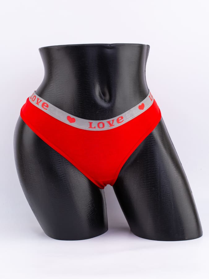 Стринги с эластичным поясом с надписью "love"