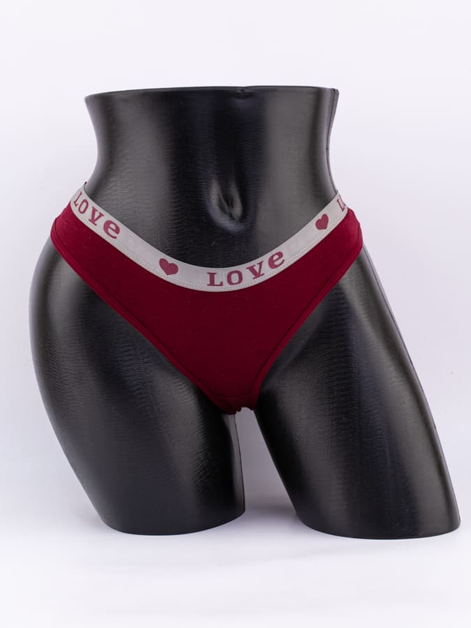 Стринги с эластичным поясом с надписью "love"