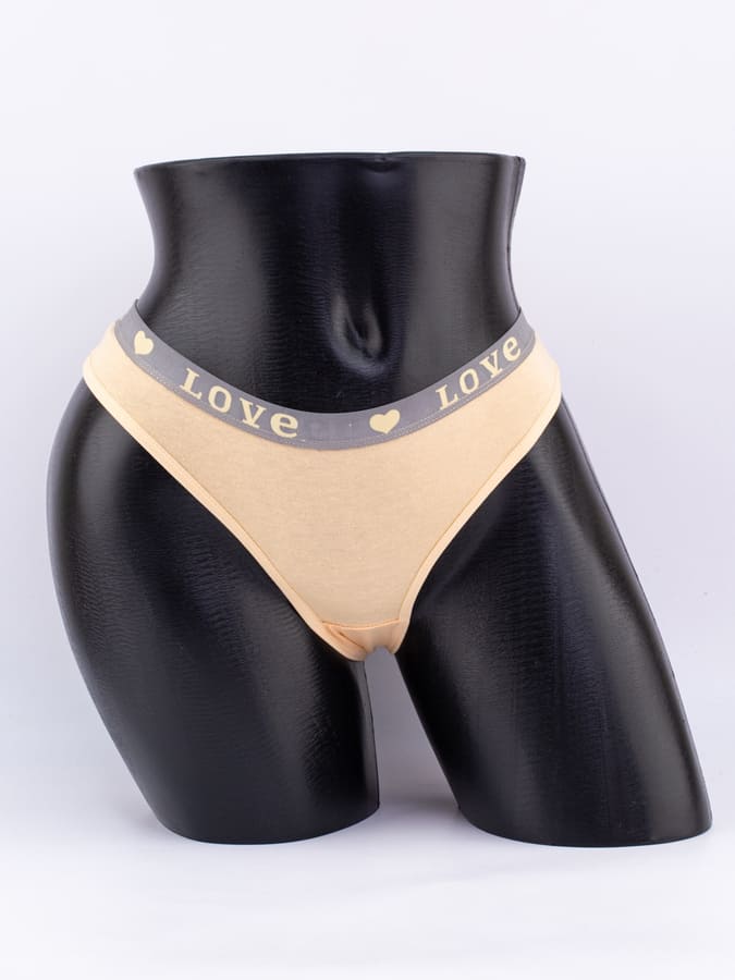 Стринги с эластичным поясом с надписью "love"