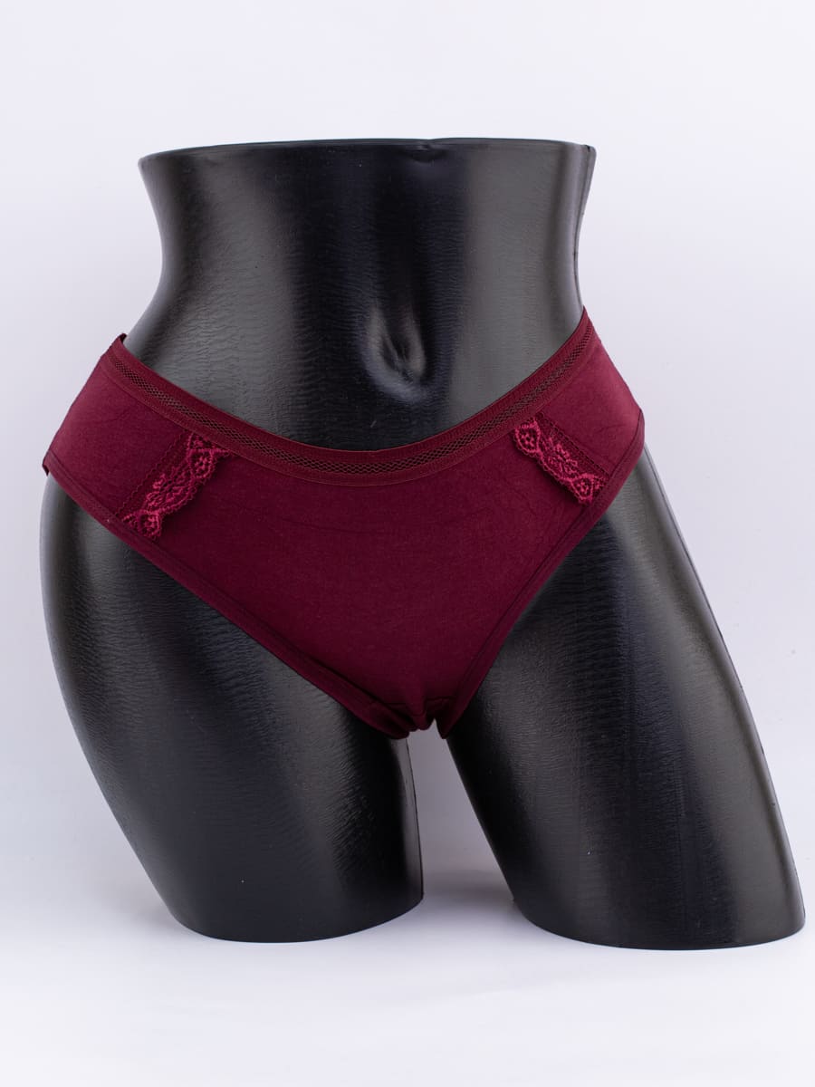 Слипы с кружевом и сеточным поясом